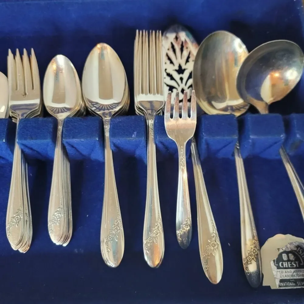Vtg 1940s Silverware Set QUEEN BESS Tudor Plate ONEIDA‎ Flatware 51 Pieces AS IS
